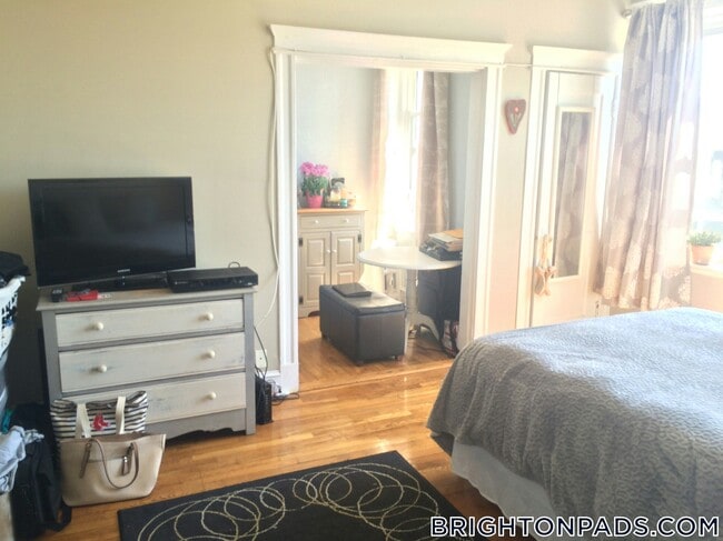 1637 Commonwealth Ave Unit 14