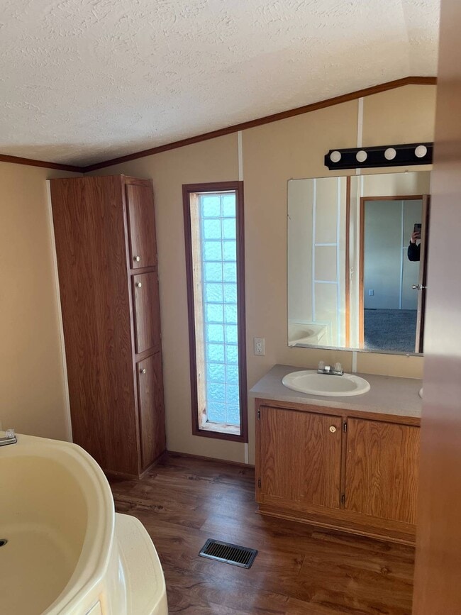 Photo - 200 E Zora St