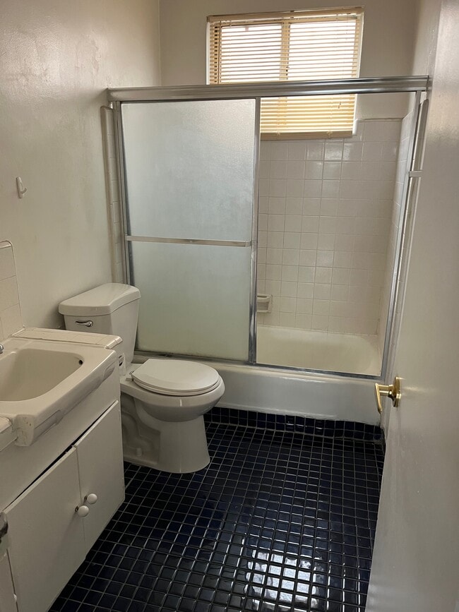 Photo - 827 N Hudson Ave