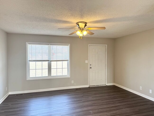 Photo - Beautiful Home close to Ft Campbell and Shopping!