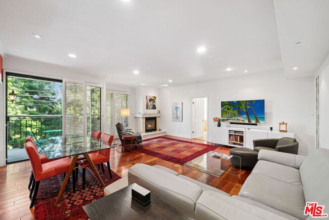 Building Photo - 502 San Vicente Blvd Unit 205 Rental