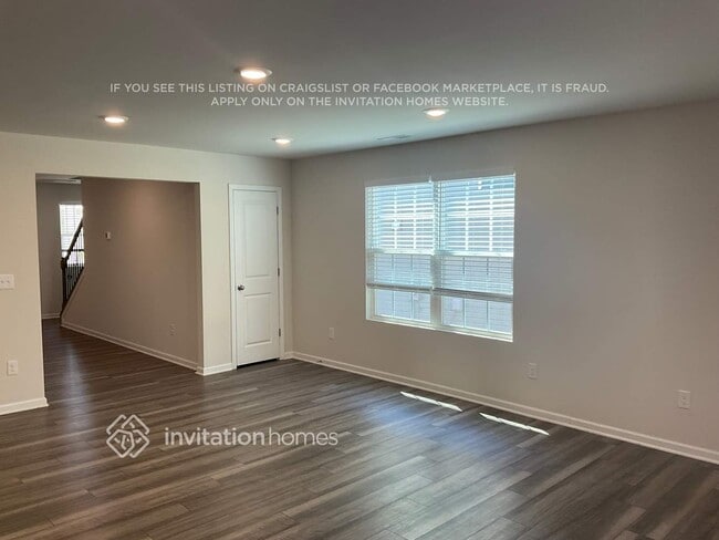 Photo - 121 Hazelnut Wy