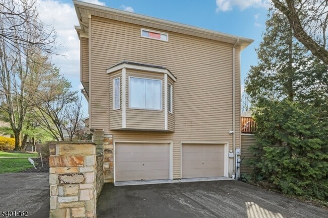 Photo - 210 Clarken Dr