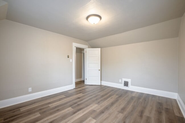 Photo - 390 S Hickory St Unit 390 Hickory - Upper