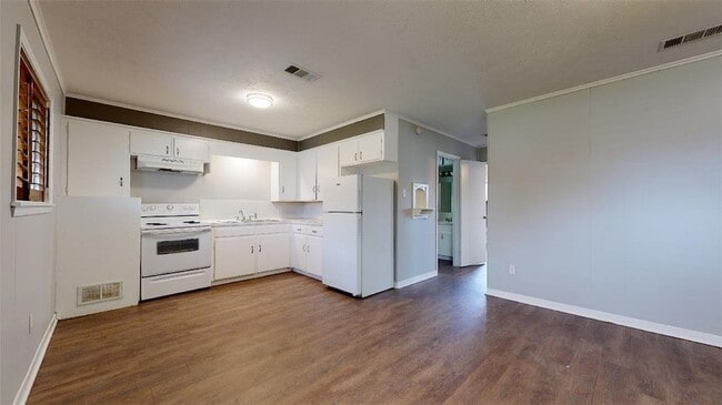 Building Photo - 16567 Farm to Market Rd 2154 Unit 08 Rental