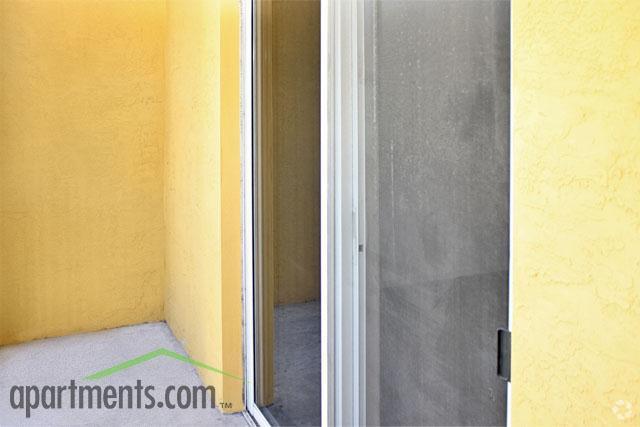 Outdoor Area - Eagle Pointe