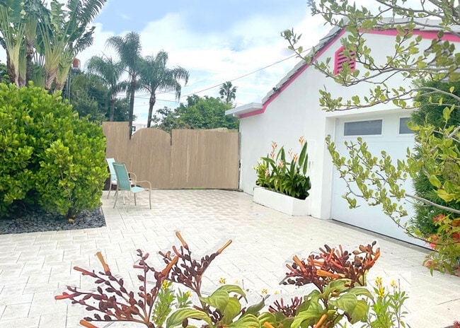 Building Photo - 902 S Palmway Unit 902 S Palmway Rental