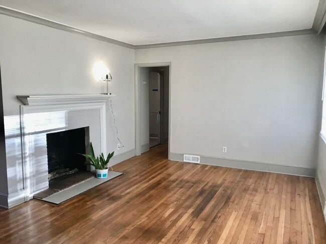 Photo - This Beautiful 4 bed 2.5 bath brick ranch ... Casa