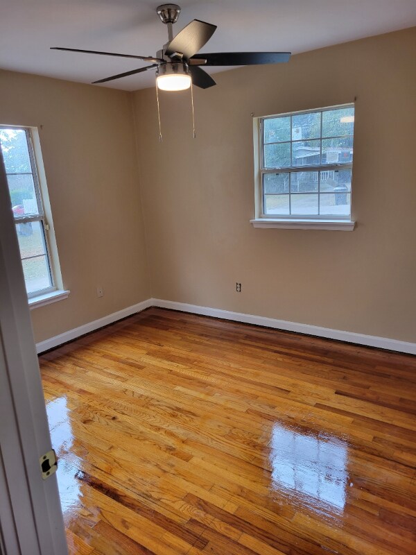 Photo - 2059 Holmes St