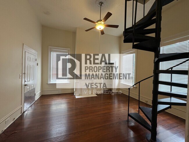 Photo - 1065 College St Unit D