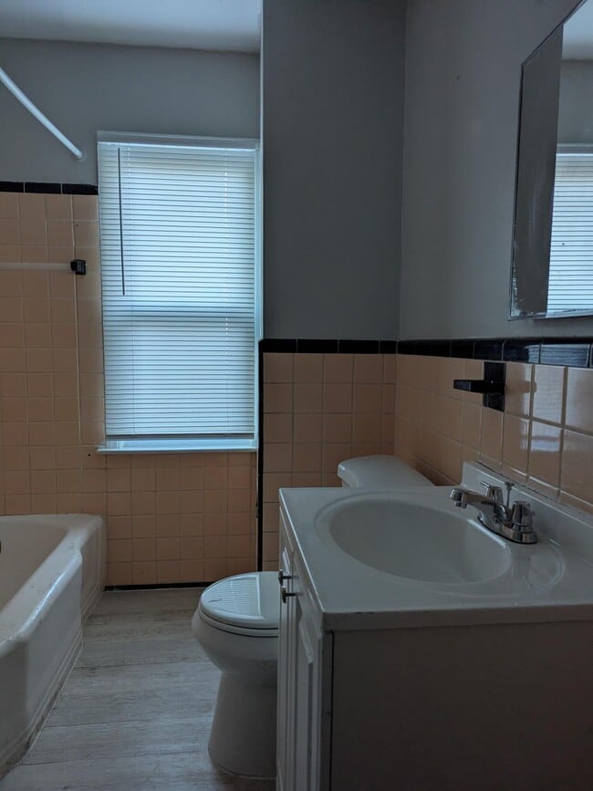 Photo - 9994 Vaughan St