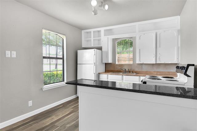 Photo - 6781 Half Main St