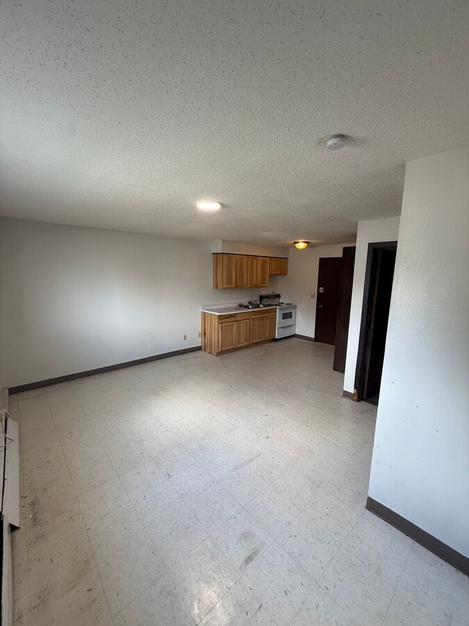 Photo - 320 Oak Ave N Unit 107