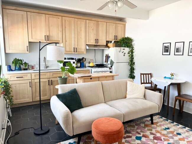 Photo - 202 E 33rd St Unit B