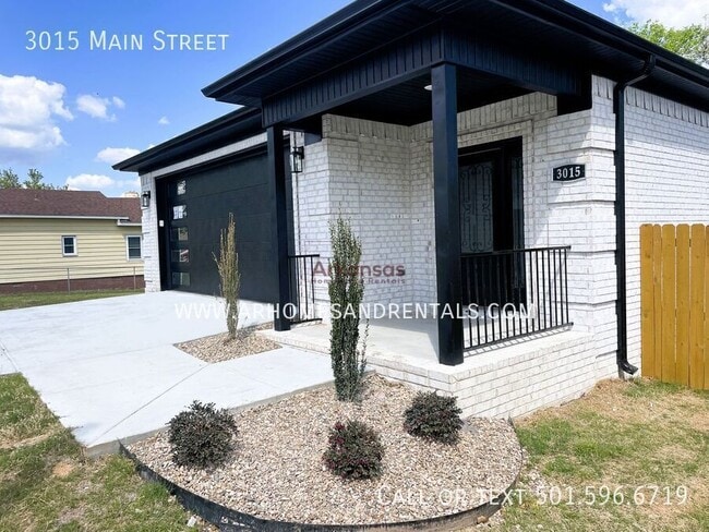 Photo - 3015 Main St