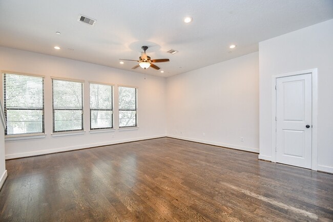 Building Photo - 2422 Navigation Blvd Unit A
