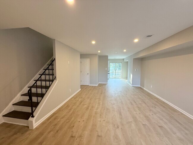 Photo - 104 Kelmar Ave