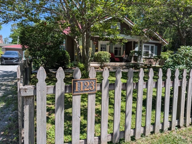 Photo - 1123 4th Ave W