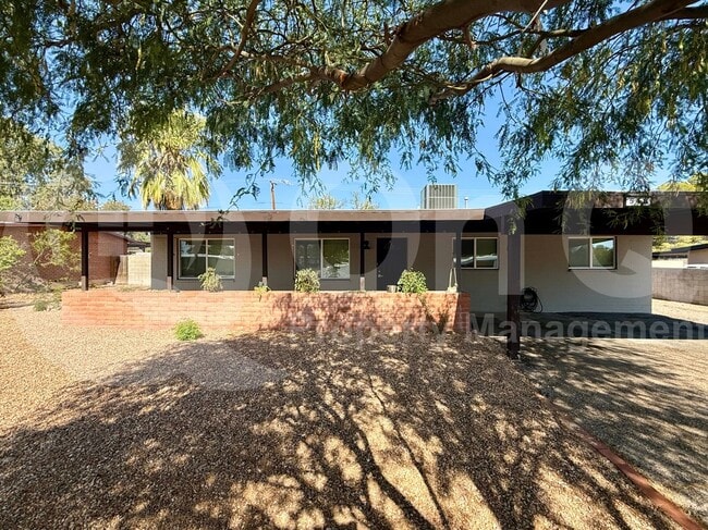 Building Photo - 518 S Mann Ave Rental