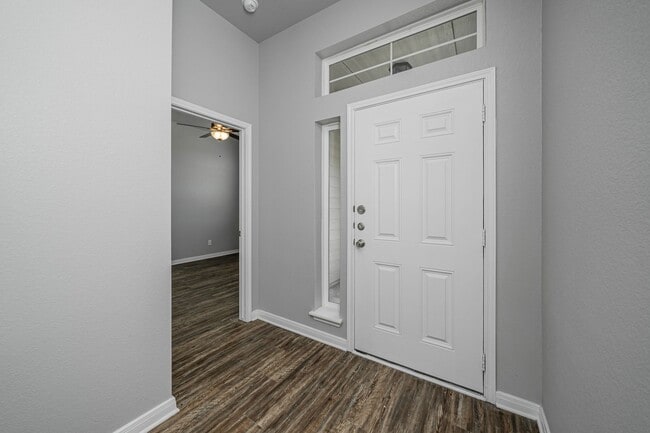 Photo - 521 Fallbrook Dr