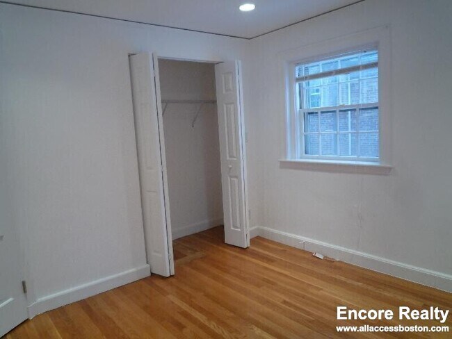 Photo - 75 Wyman St Unit 9