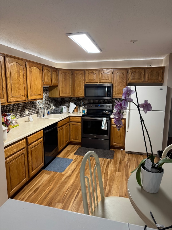 Photo - 130 Endicott St N