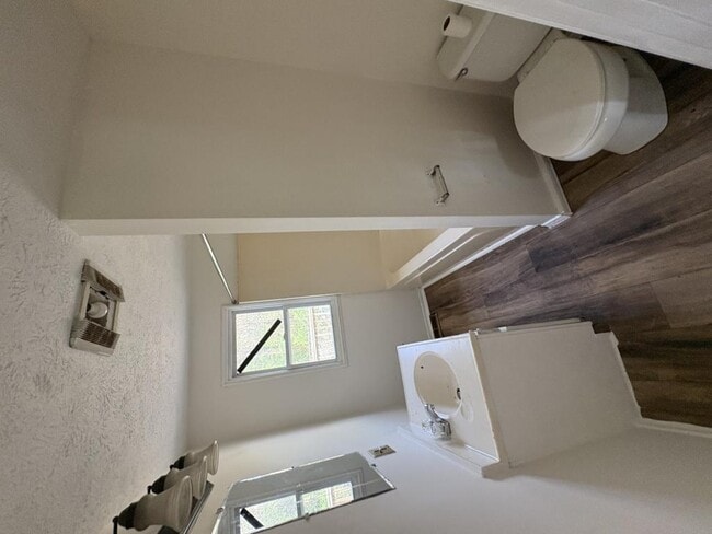 Photo - 717 Sanders Ln