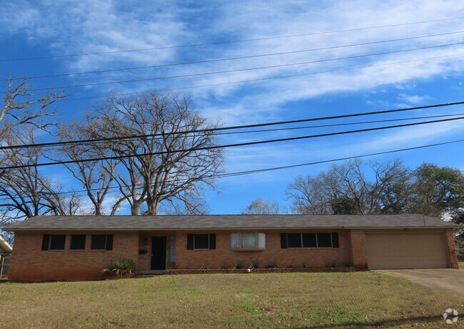 Building Photo - Spacious 3 Bedroom. 2 Bath House in Tyler