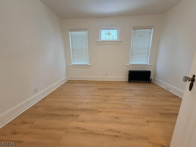 Photo - 172 W 4th St