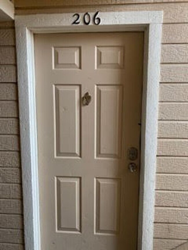 Photo - 2nd Floor 1bed/1bath with Laundry and Parking! Unidad 206