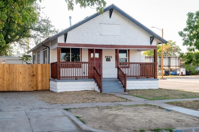 Building Photo - 1601 S Pattie St