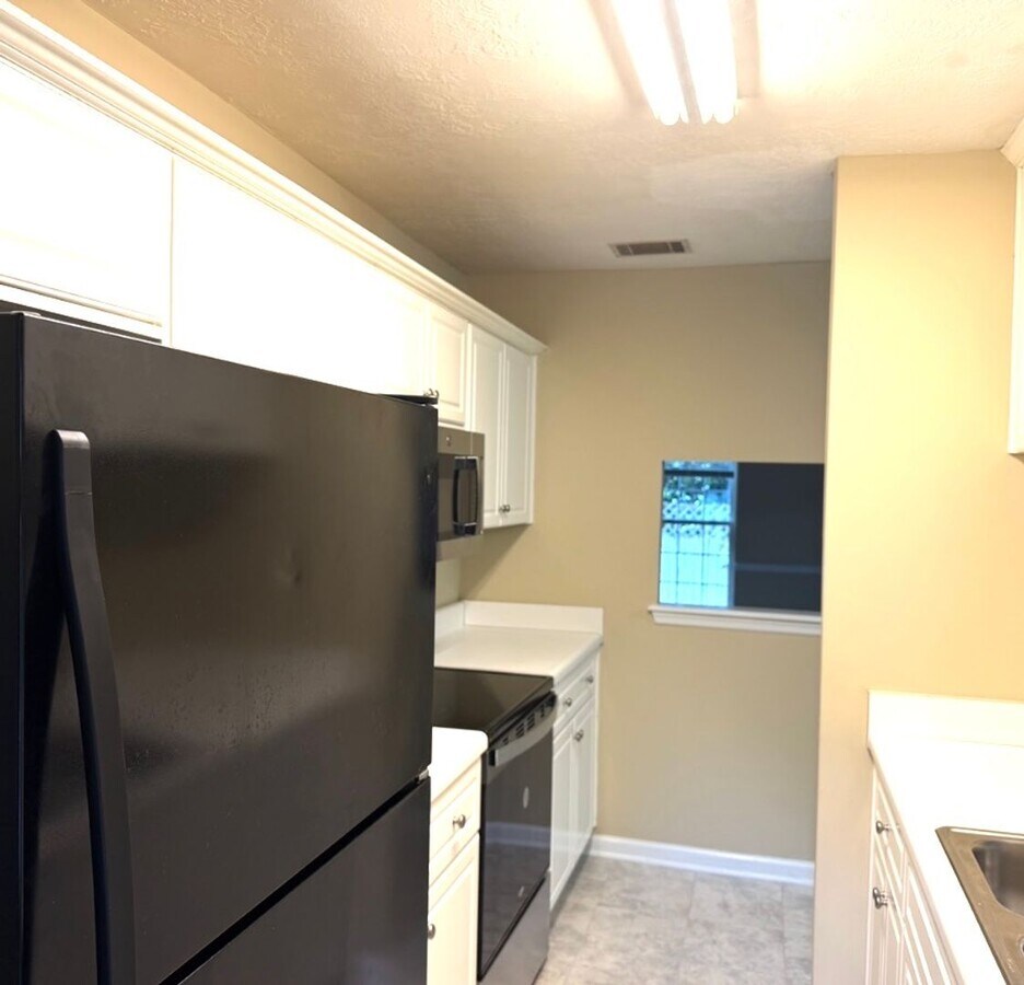 Photo - 304 Hazelnut Dr