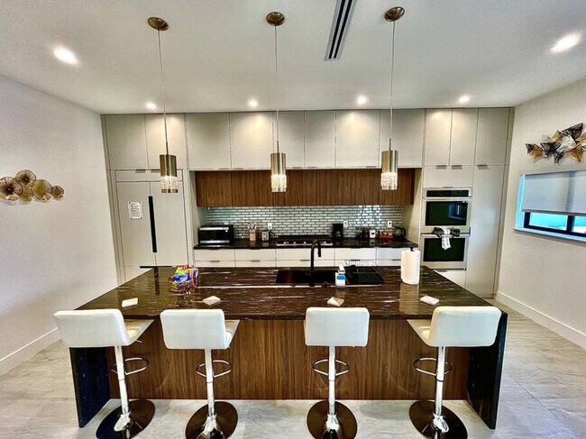 648 NE 16th Terrace Unit SI ID1369641P