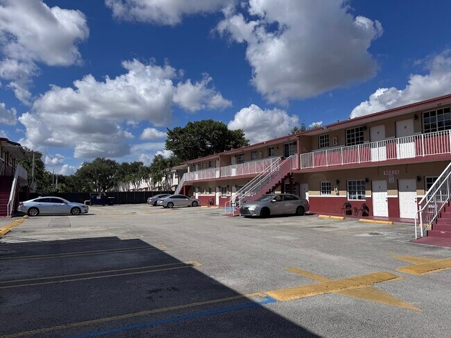 Building Photo - 10825 SW 86th St Unit 5