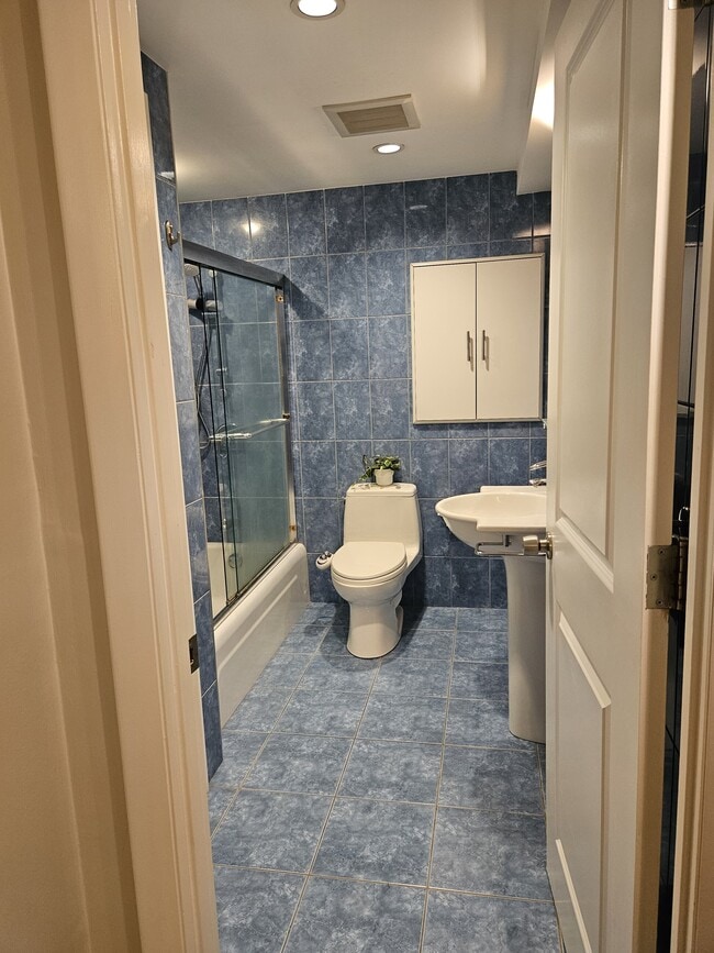 Building Photo - 57 Broadlawn Park Unit 11
