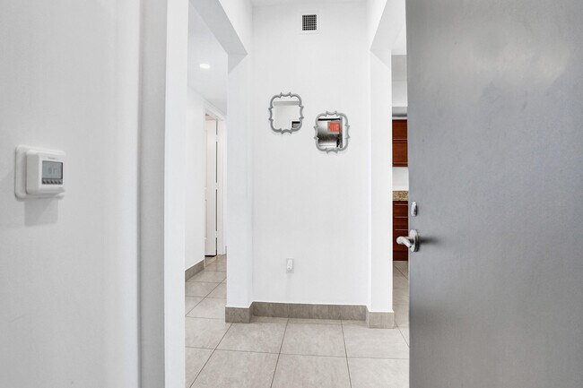 Photo - 2641 N Flamingo Rd Unidad 2105n