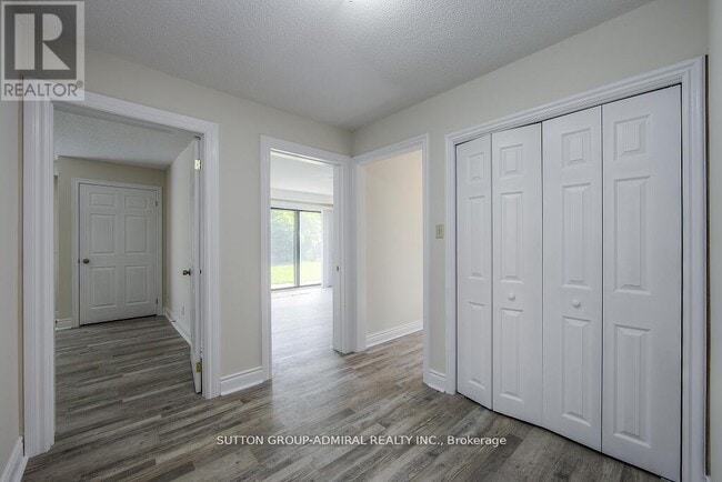 Photo - 7887 Dufferin St