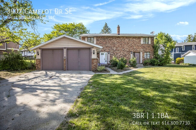 Building Photo - 3907 Camelot Dr SE