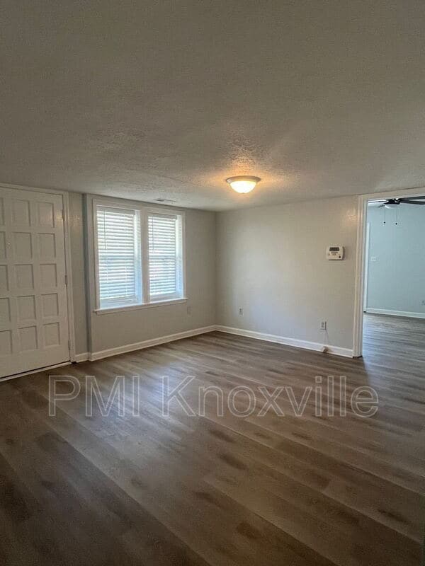 Photo - 489 W Outer Dr