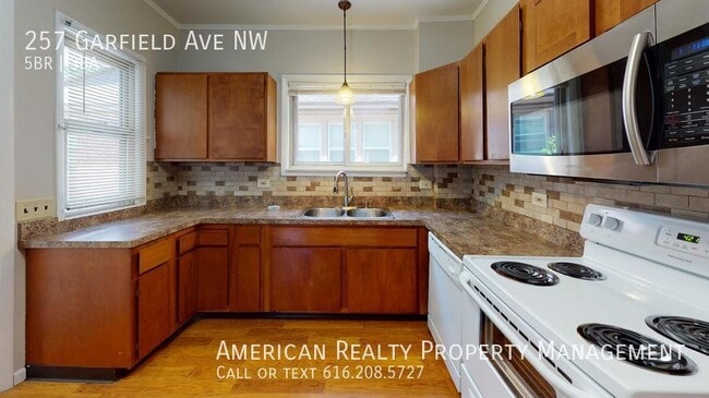 Photo - 257 Garfield Ave NW