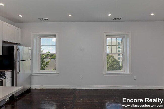 Photo - 998 Tremont St Unit 1