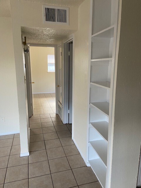 Photo - 818 Hazelton St