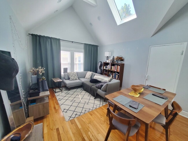Building Photo - 72 Marshall St Unit 3 Rental