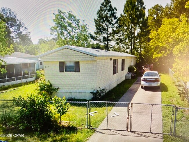 Building Photo - 7117 Beachwood Blvd