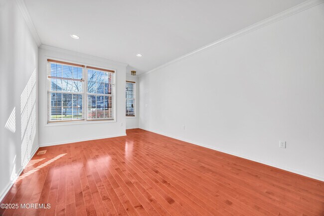 Photo - 82 Demarest Dr