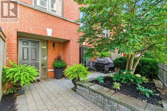 Photo - 442 Maple Ave