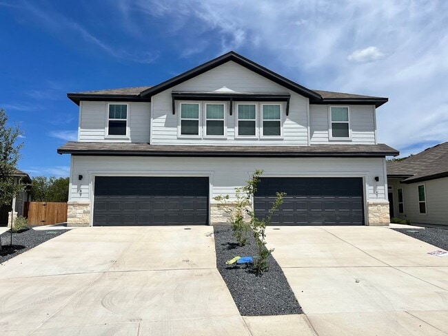 Building Photo - Want luxury living in the Far West ...Look no further...Amanda Park is it!