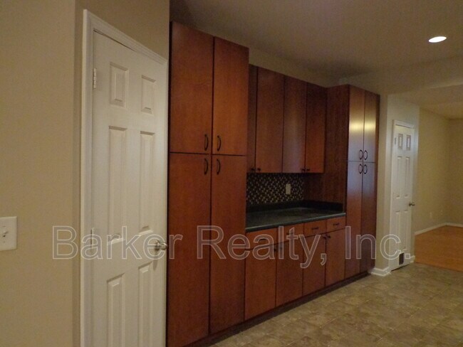 3018 Freeport Dr