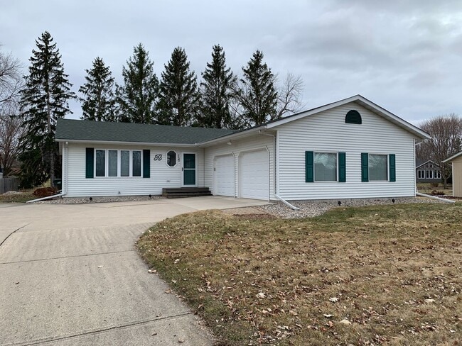 Building Photo - Executive 3 Bedroom Home