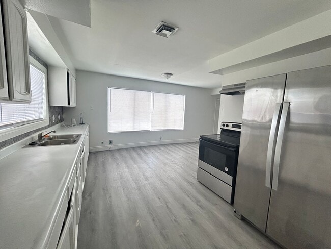 Photo - 10th St Unit #C